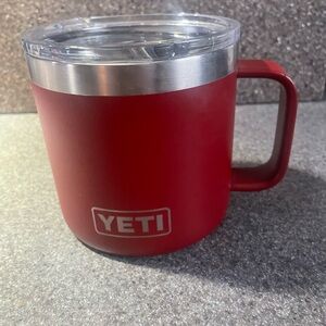 YETI Crimson Mug with Clear Lid